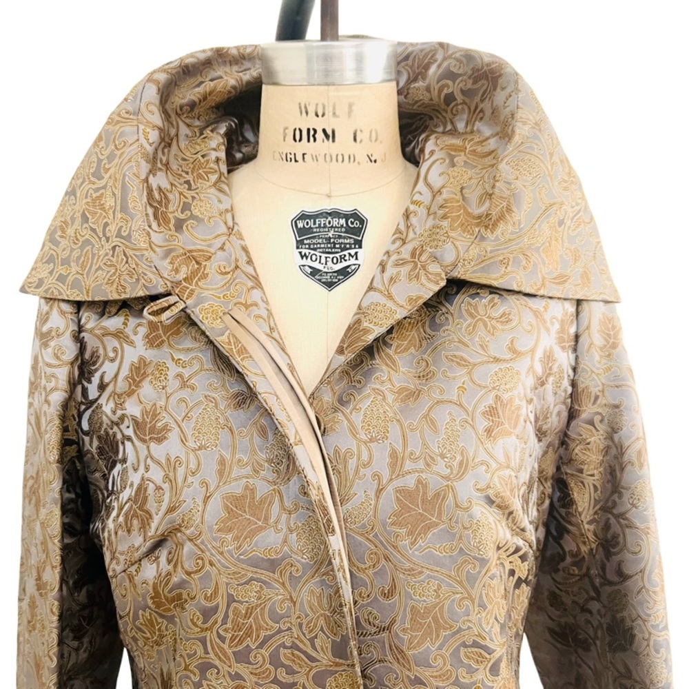 🛑SOLD VINTAGE Satin Brocade Coat in Gold Size S - Picture 4 of 7